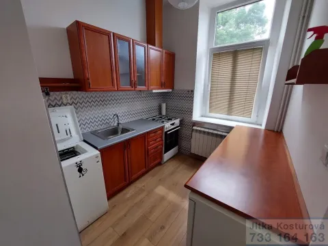 Pronájem bytu 1+1, Krnov - Pod Cvilínem, 9. května, 32 m2