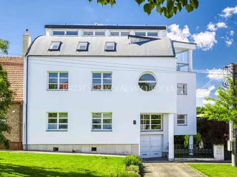 Prodej vily, Křižanov, Benešovo náměstí, 530 m2