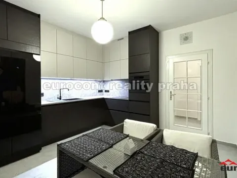 Pronájem bytu 3+1, Praha, Obrovského, 90 m2