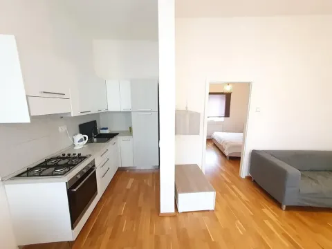 Pronájem bytu 2+kk, Praha - Nové Město, Vyšehradská, 34 m2