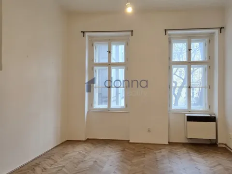 Pronájem bytu 1+kk, Praha, Spálená, 30 m2
