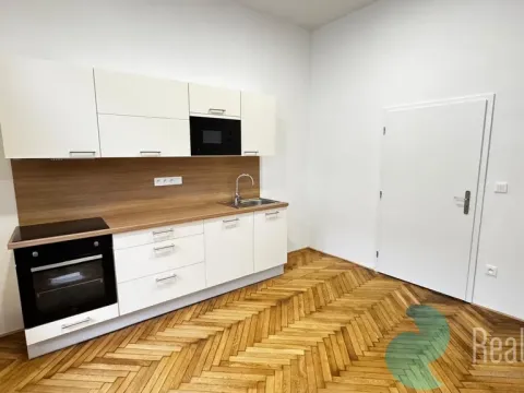 Pronájem bytu 3+kk, České Budějovice, tř. 28. října, 76 m2