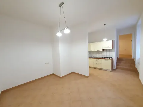 Pronájem bytu 2+kk, Praha - Smíchov, Plzeňská, 38 m2