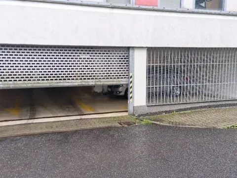 Pronájem garážového stání, Liberec, Hedvábná, 16 m2