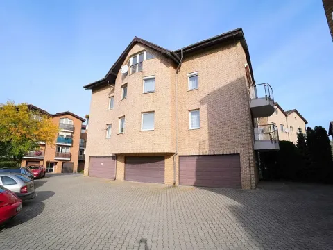 Pronájem garážového stání, Dolní Břežany, Dělnická, 20 m2