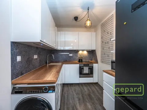 Pronájem bytu 2+kk, Praha, Augustinova, 46 m2