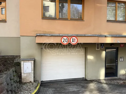 Pronájem garážového stání, Praha - Záběhlice, Podle náhonu, 18 m2