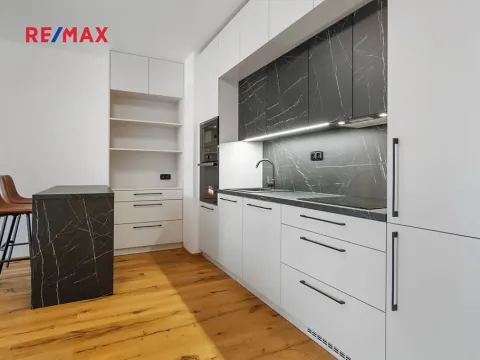 Pronájem bytu 2+kk, Praha - Karlín, Křižíkova, 79 m2