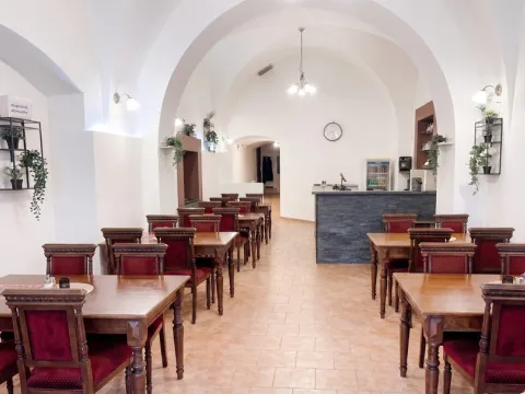 Pronájem restaurace, Hradec Králové, Velké náměstí, 179 m2