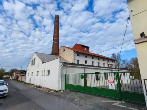 Prodej ubytování, Přelouč, Sportovní, 1800 m2