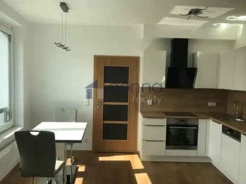 Pronájem bytu 2+kk, Praha, Lovosická, 56 m2
