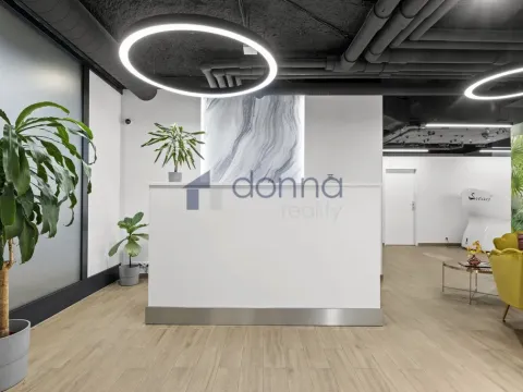 Pronájem obchodního prostoru, Praha, Pobřežní, 179 m2