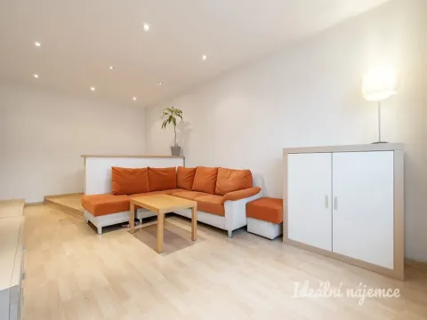 Pronájem bytu 3+1, Praha - Malešice, Ovčárská, 72 m2