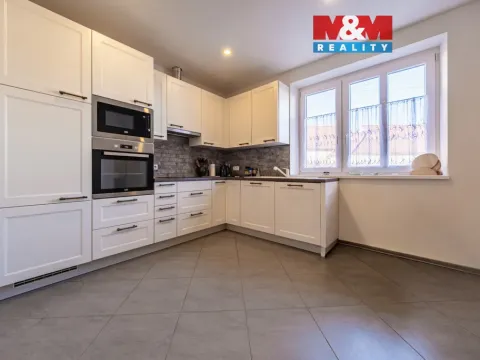 Prodej rodinného domu, Spálené Poříčí - Struhaře, 225 m2