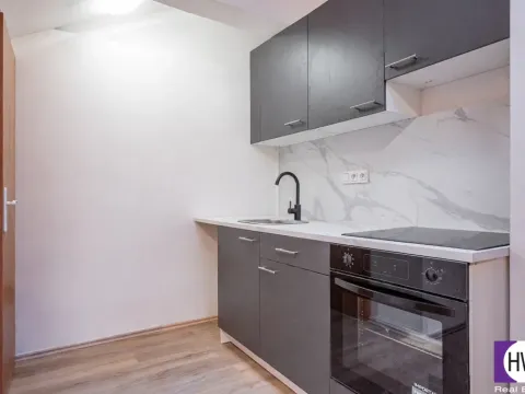 Prodej kanceláře, Praha, Jagellonská, 36 m2