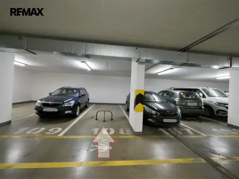 Pronájem garážového stání, Praha - Dejvice, Lindleyova, 16 m2