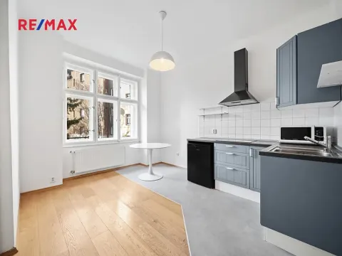 Prodej bytu 2+kk, Praha - Vršovice, Vršovické náměstí, 38 m2