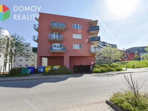 Pronájem garážového stání, Beroun, Nepilova, 12 m2