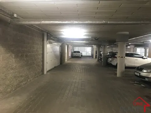 Pronájem garážového stání, Zlín, Dřevnická, 15 m2