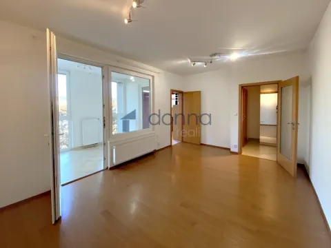 Pronájem bytu 1+kk, Praha, Nademlejnská, 35 m2