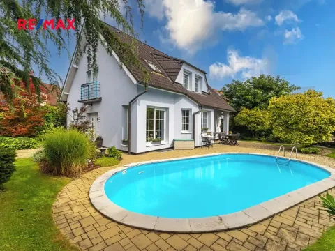 Prodej rodinného domu, Praha - Lochkov, V oudolku, 183 m2