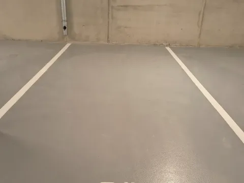 Pronájem garážového stání, Znojmo, Jarošova, 13 m2