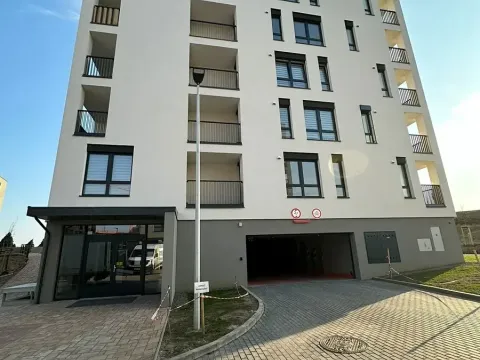 Pronájem garážového stání, Praha - Ruzyně, Stočesova, 15 m2