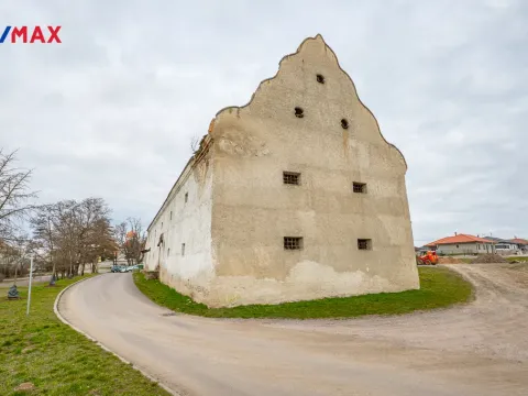 Prodej historického objektu, Žerotice, 1000 m2