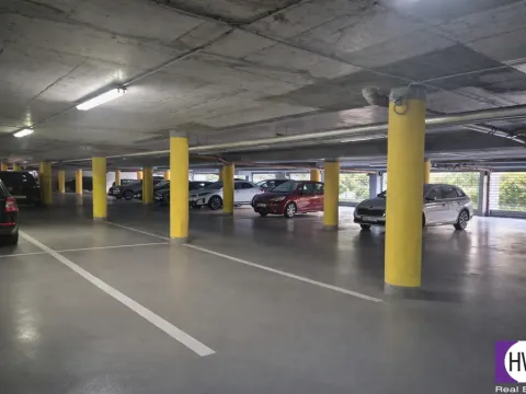 Prodej garážového stání, Praha, Na Harfě, 13 m2