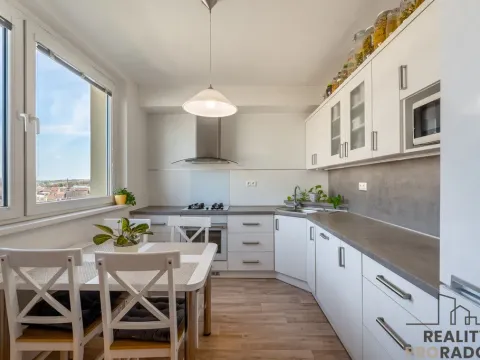 Prodej bytu 3+1, Hustopeče, Masarykovo nám., 72 m2