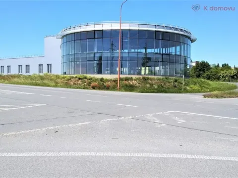 Prodej obchodního prostoru, Staré Město, náměstí Hrdinů, 1625 m2