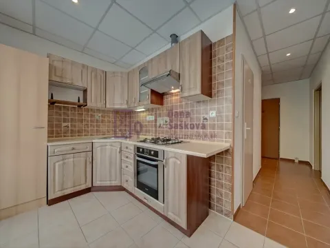 Pronájem bytu 2+1, Jindřichův Hradec - Jindřichův Hradec III, sídliště Vajgar, 59 m2