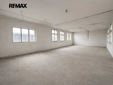 Pronájem obchodního prostoru, Praha - Horní Počernice, Komárovská, 66 m2