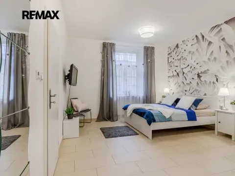 Pronájem bytu 1+kk, Praha - Holešovice, Farského, 35 m2