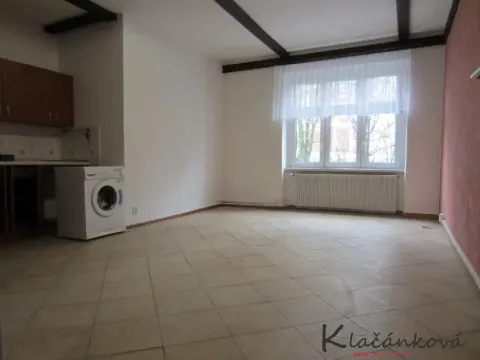 Pronájem bytu 1+kk, Zlín, Štefánikova, 30 m2