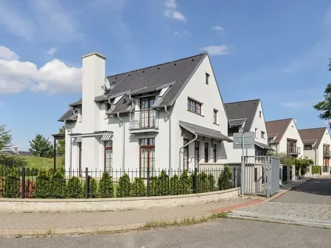 Pronájem vily, Praha - Benice, Žitavská, 173 m2