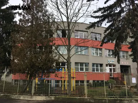 Pronájem kanceláře, Praha - Hloubětín, Nademlejnská, 77 m2