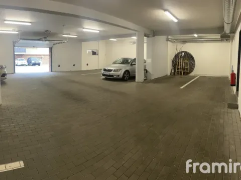 Pronájem garáže, Brno, U Leskavy, 12 m2