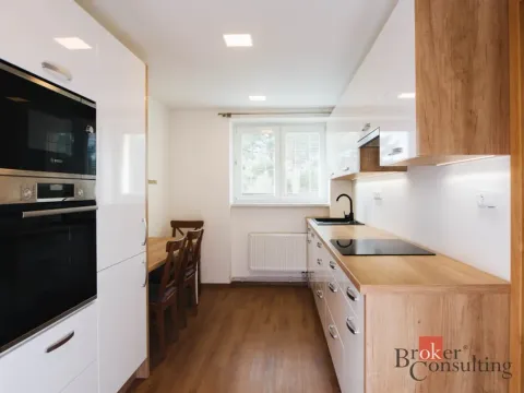 Prodej bytu 2+1, Kuřim, nám. Osvobození, 65 m2