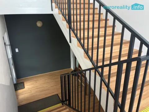 Pronájem kanceláře, Mariánské Lázně, třída Vítězství, 20 m2