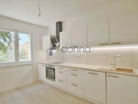 Pronájem bytu 2+1, Praha, Dubečská, 73 m2