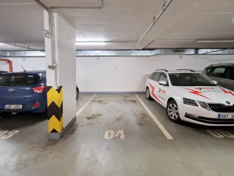 Pronájem garážového stání, Praha - Horní Měcholupy, Modenská, 20 m2