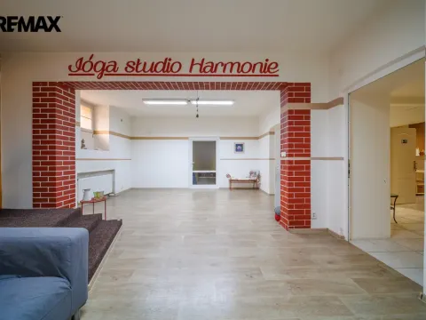Prodej obchodního prostoru, Karlovy Vary, K. Čapka, 113 m2