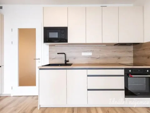 Pronájem bytu 1+kk, Praha - Hloubětín, Poděbradská, 37 m2