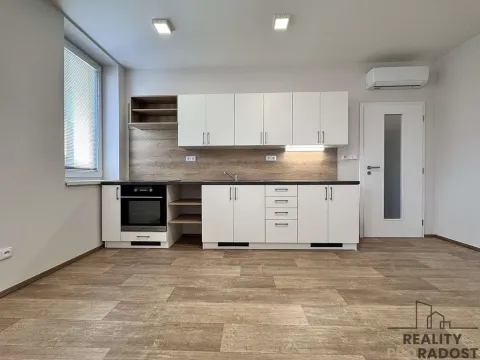 Pronájem bytu 2+kk, Hodonín, Národní třída, 51 m2