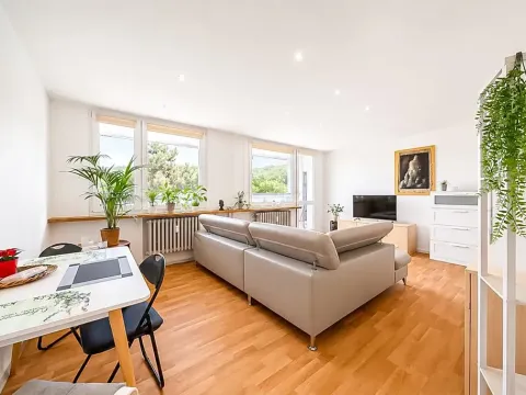 Prodej bytu 3+1, Praha - Komořany, Za sídlištěm, 68 m2