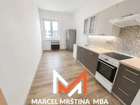 Pronájem bytu 2+1, Náchod, Husovo náměstí, 74 m2