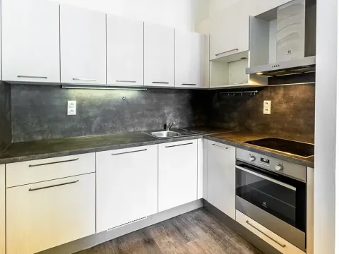 Pronájem bytu 1+kk, Praha - Holešovice, Na Maninách, 31 m2