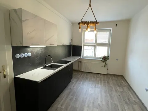 Pronájem bytu 3+1, Pardubice, náměstí Čs. legií, 96 m2