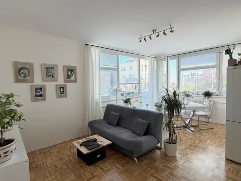 Pronájem bytu 2+kk, Praha - Hlubočepy, Voskovcova, 45 m2